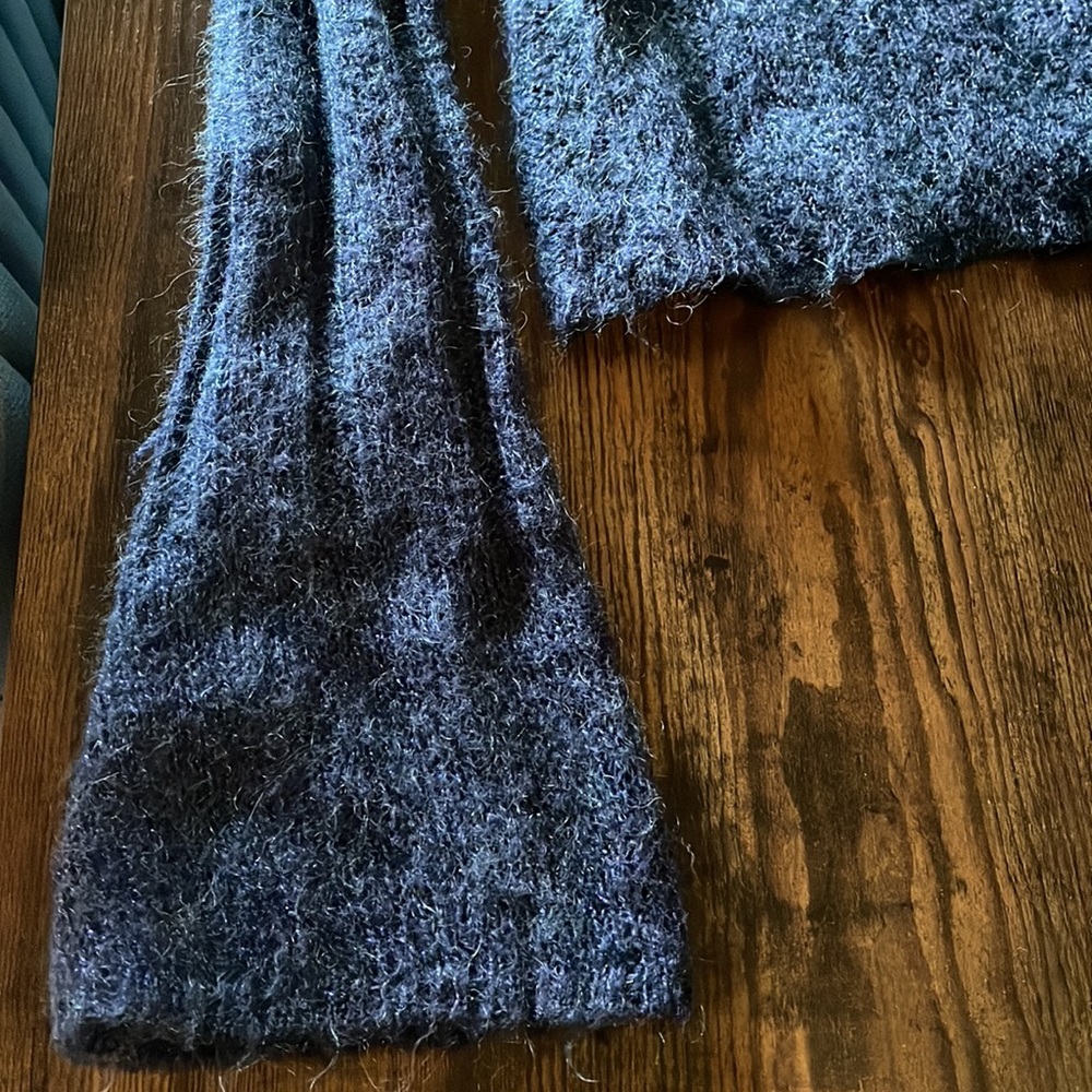 Express Sweater - Picture 7 of 12
